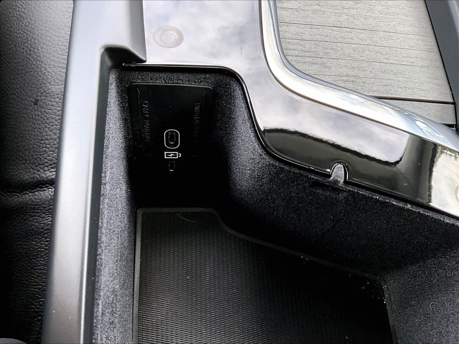 Used 2025 Volvo XC60 T8 Plus AWD/4WD image 37