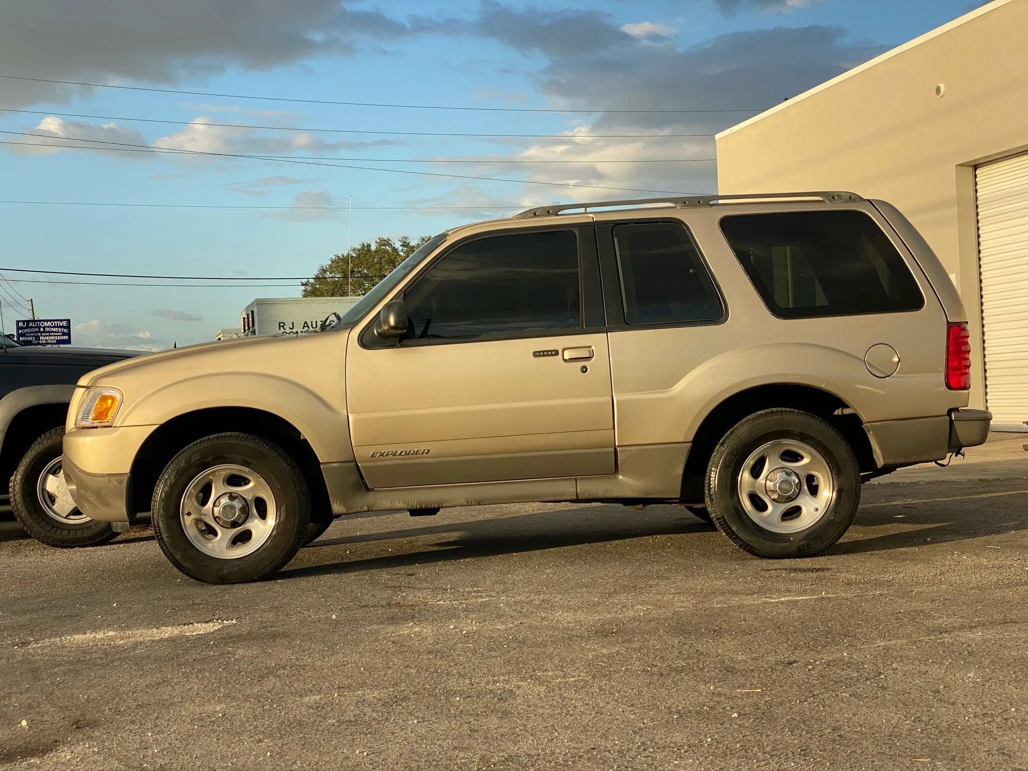 Used 2001 Ford Explorer Sport image 2