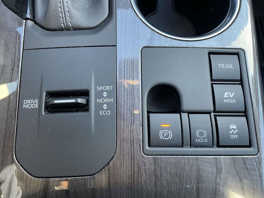 Used 2023 Toyota Highlander Limited image 24