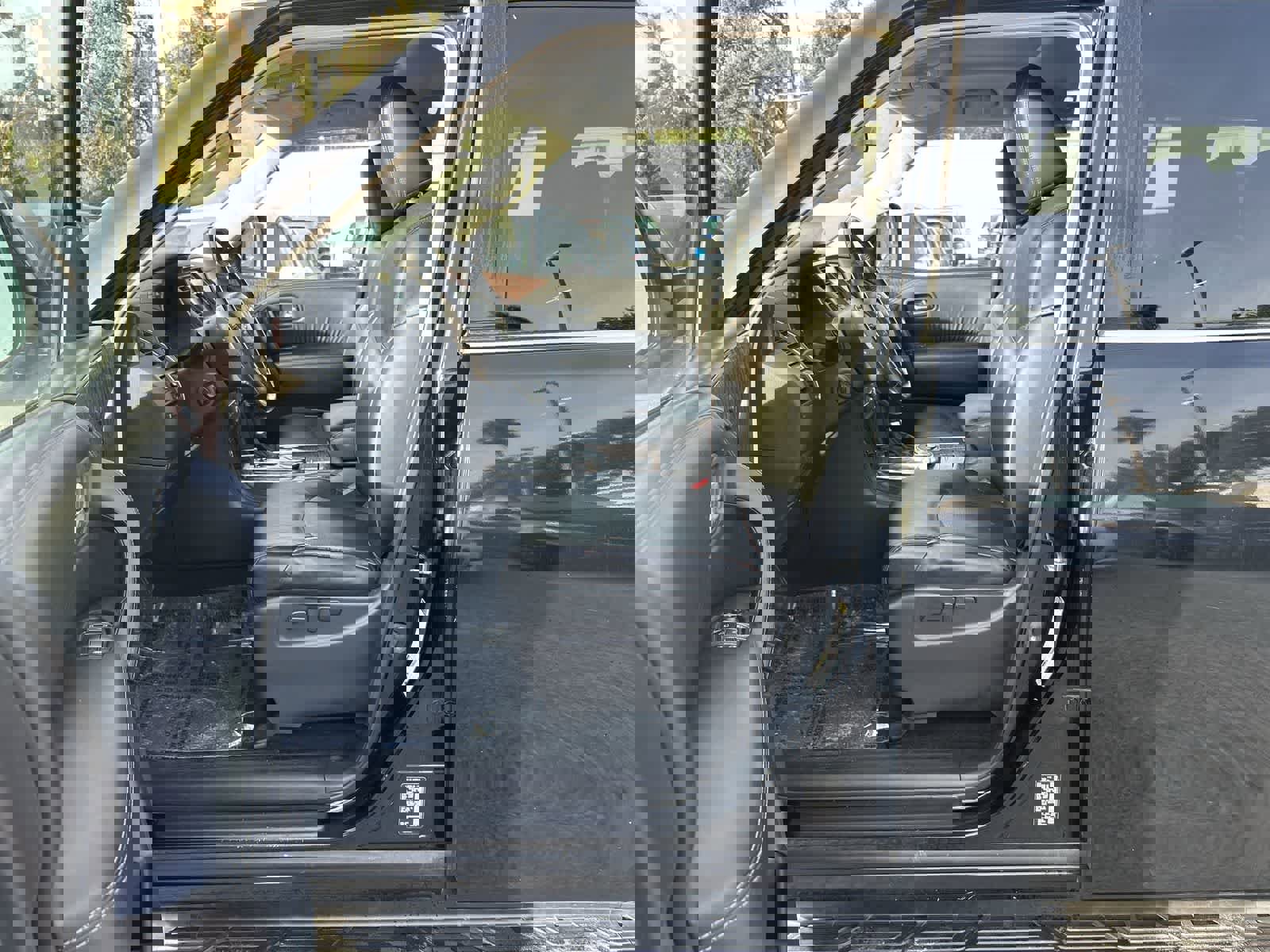 Used 2019 Nissan Armada SL w/ Premium Package image 2