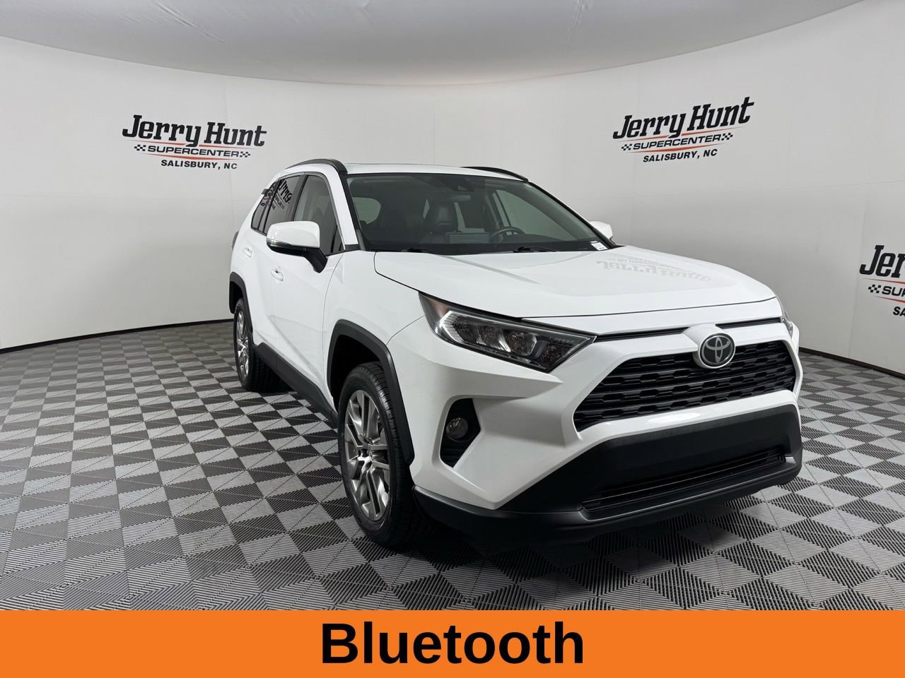 Used 2020 Toyota RAV4 XLE Premium image 6