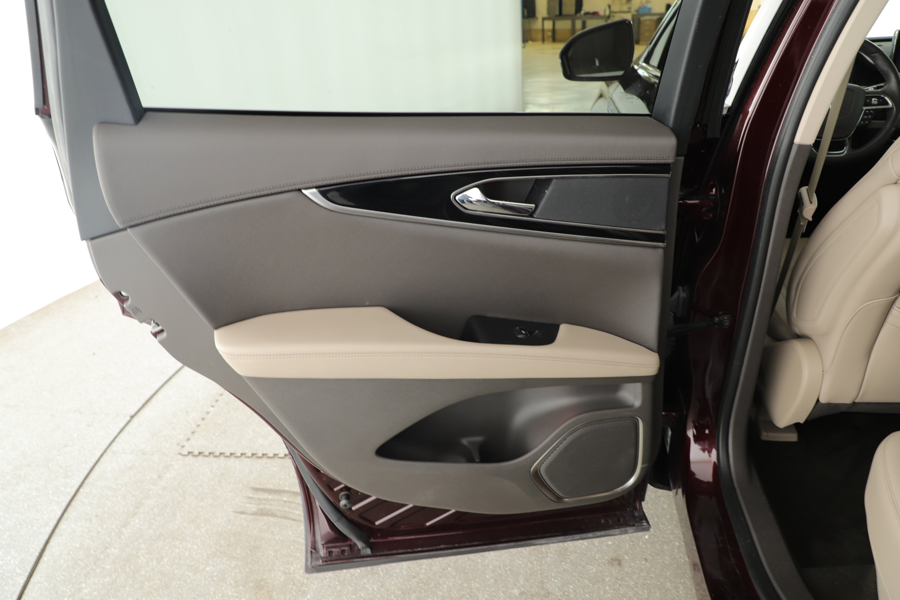 Used 2023 Lincoln Nautilus Reserve AWD/4WD image 11