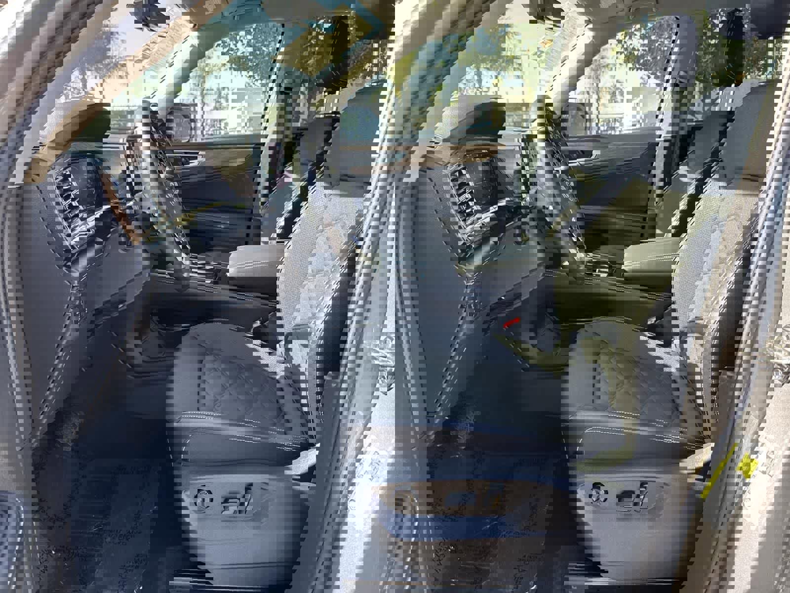 Used 2025 Volkswagen Atlas SE image 22