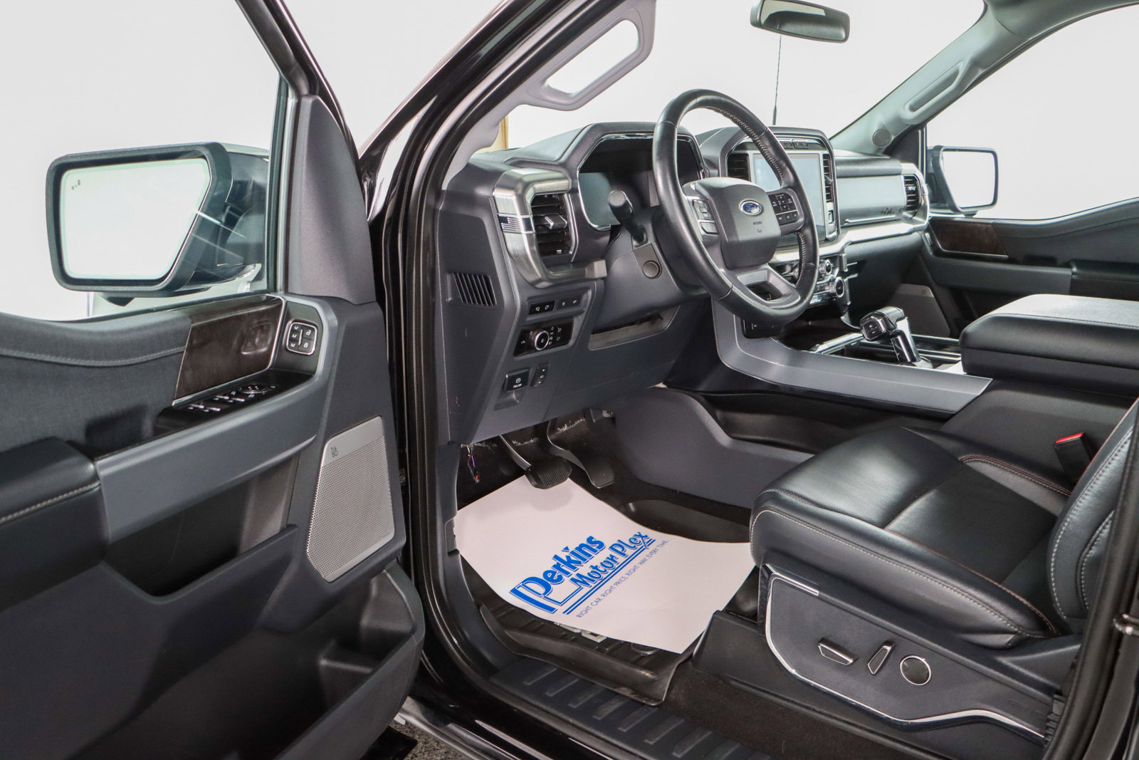 Used 2023 Ford F150 Lariat w/ Equipment Group 502A High AWD/4WD image 3