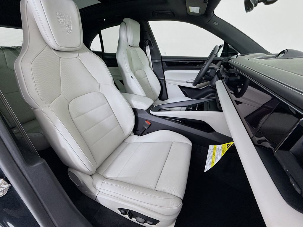New 2026 Porsche Macan Electric image 33