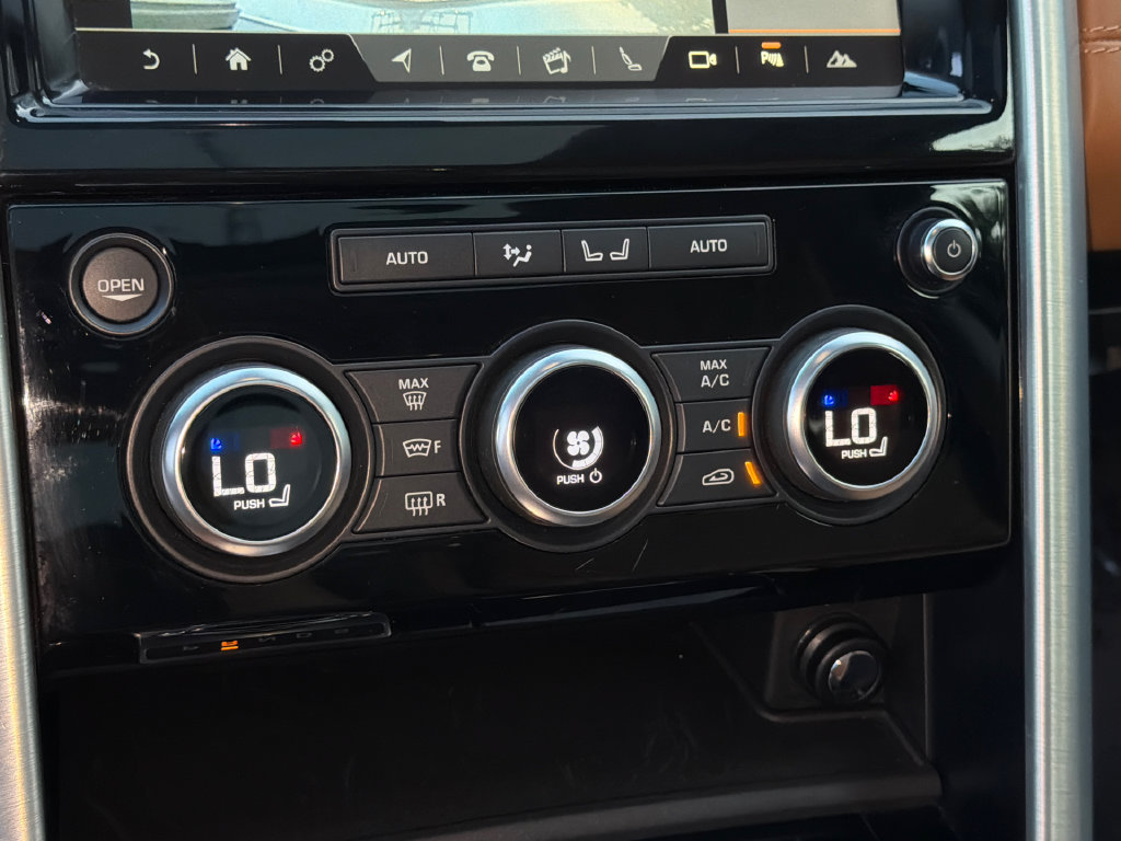 Used 2018 Land Rover Discovery HSE Luxury AWD/4WD image 26