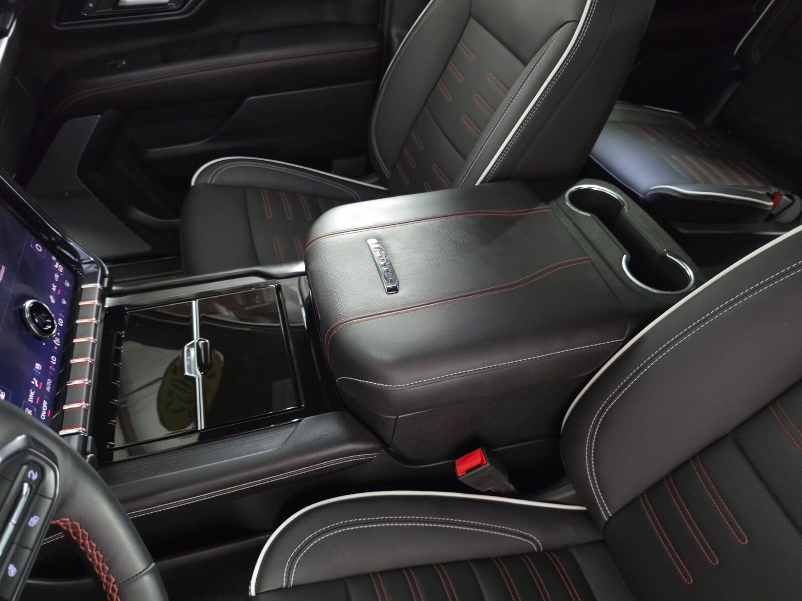 Used 2025 GMC Yukon AT4 Ultimate image 37