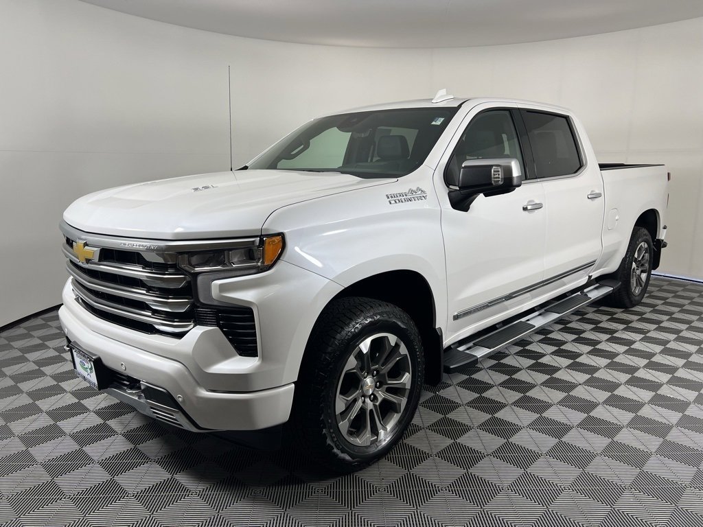 Used 2025 Chevrolet Silverado 1500 High Country w/ Technology Package image 3