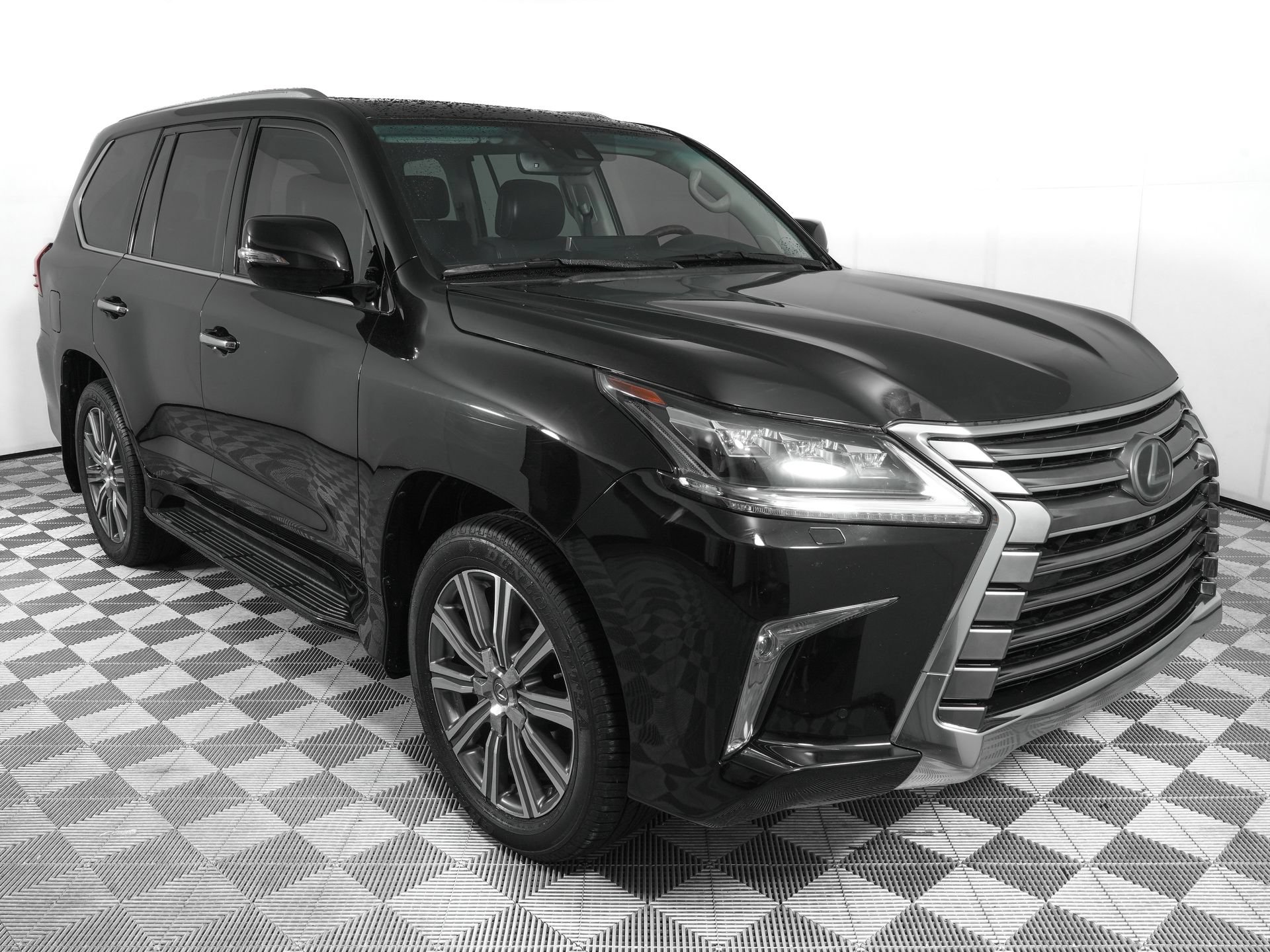 Used 2016 Lexus LX 570 4WD w/ Luxury Package image 2