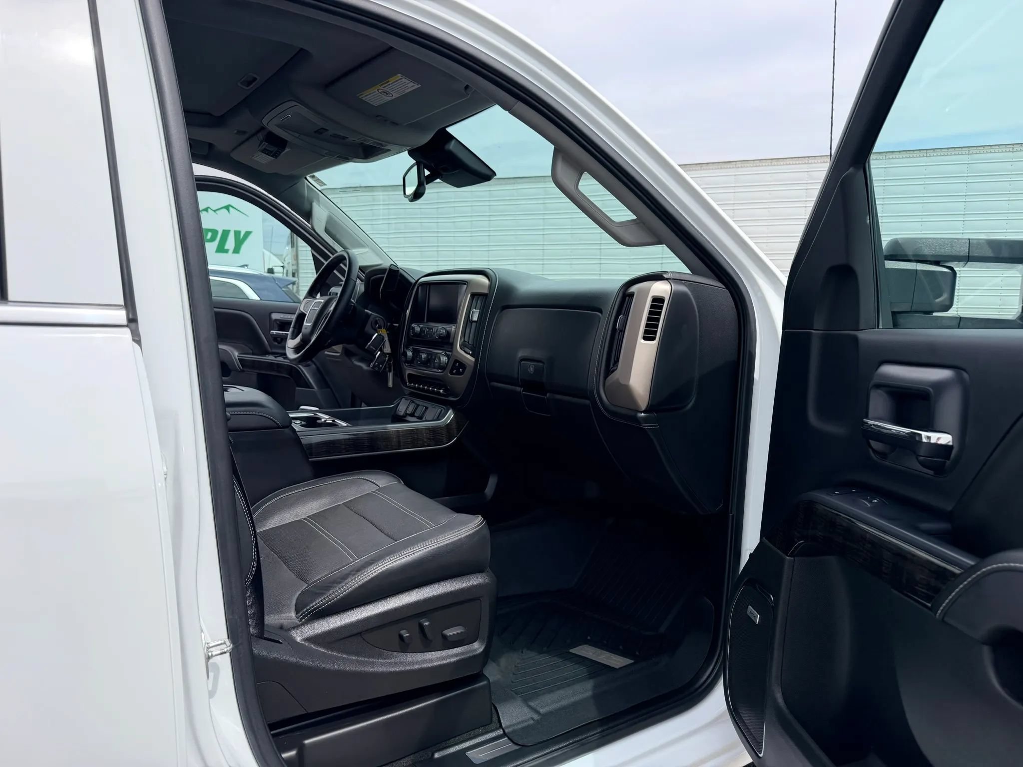 Used 2016 GMC Sierra 3500 Denali w/ Duramax Plus Package AWD/4WD image 15