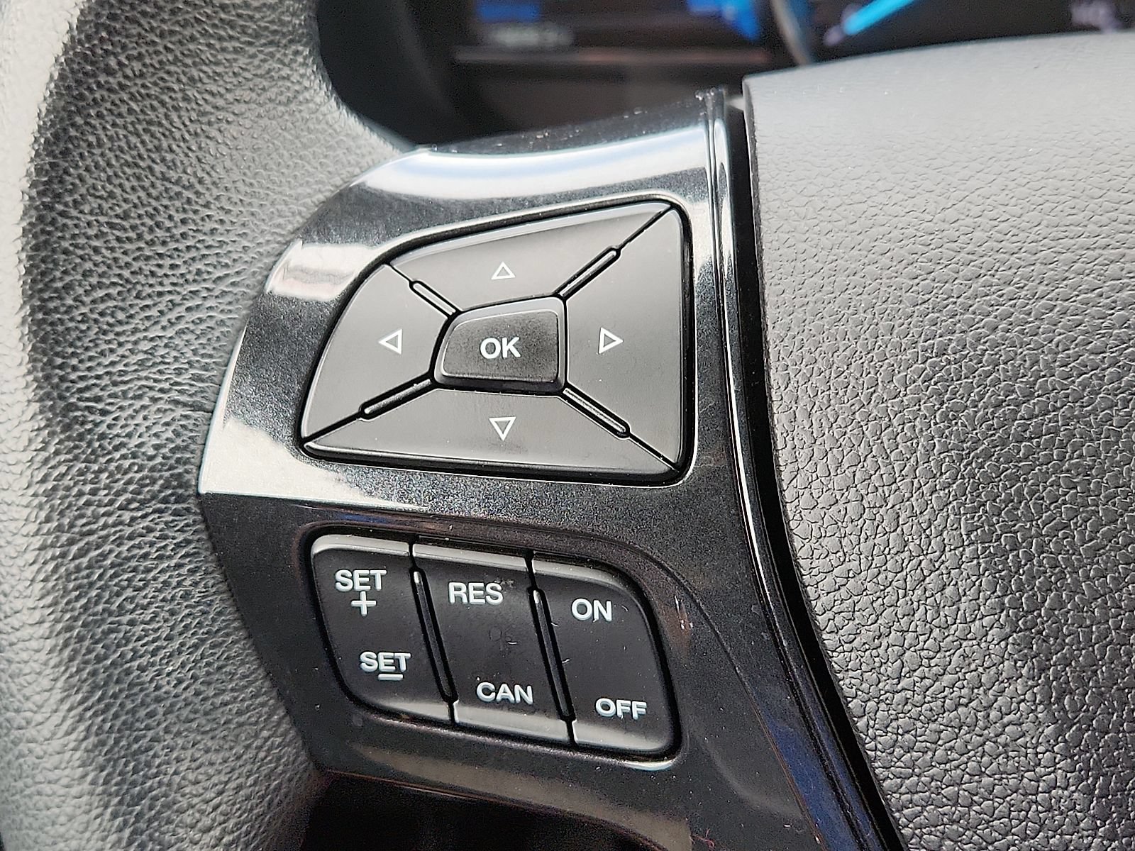 Used 2018 Ford Explorer XLT w/ Equipment Group 202A FWD image 15