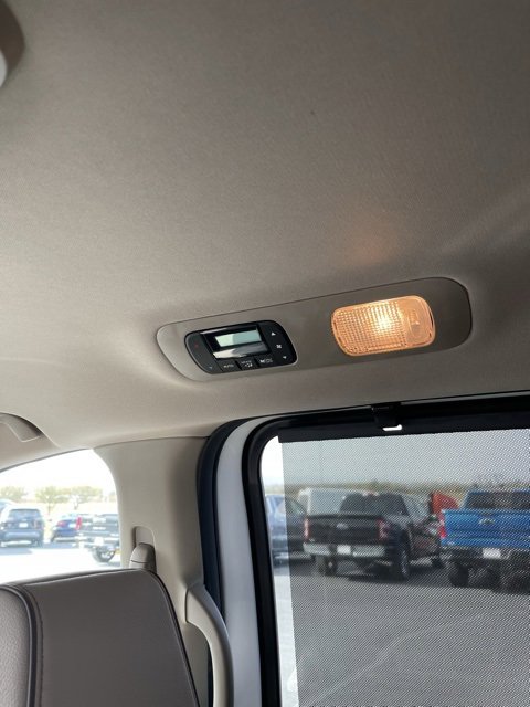 Used 2023 Honda Odyssey Elite image 39