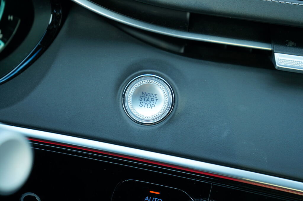 Used 2025 Genesis GV70 3.5T Sport w/ Sport Prestige Package image 31