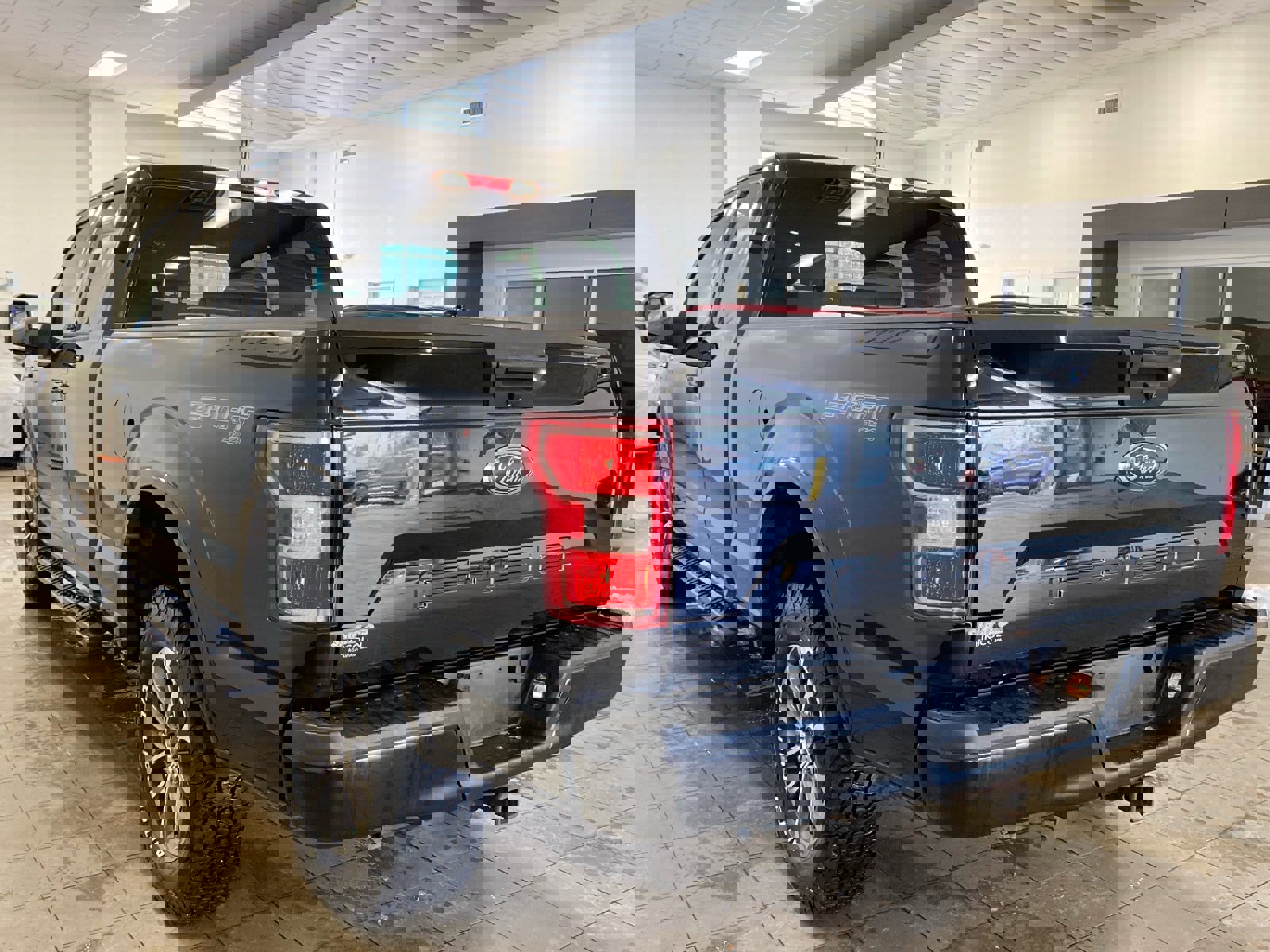 Used 2018 Ford F150 XLT w/ Equipment Group 301A Mid image 5