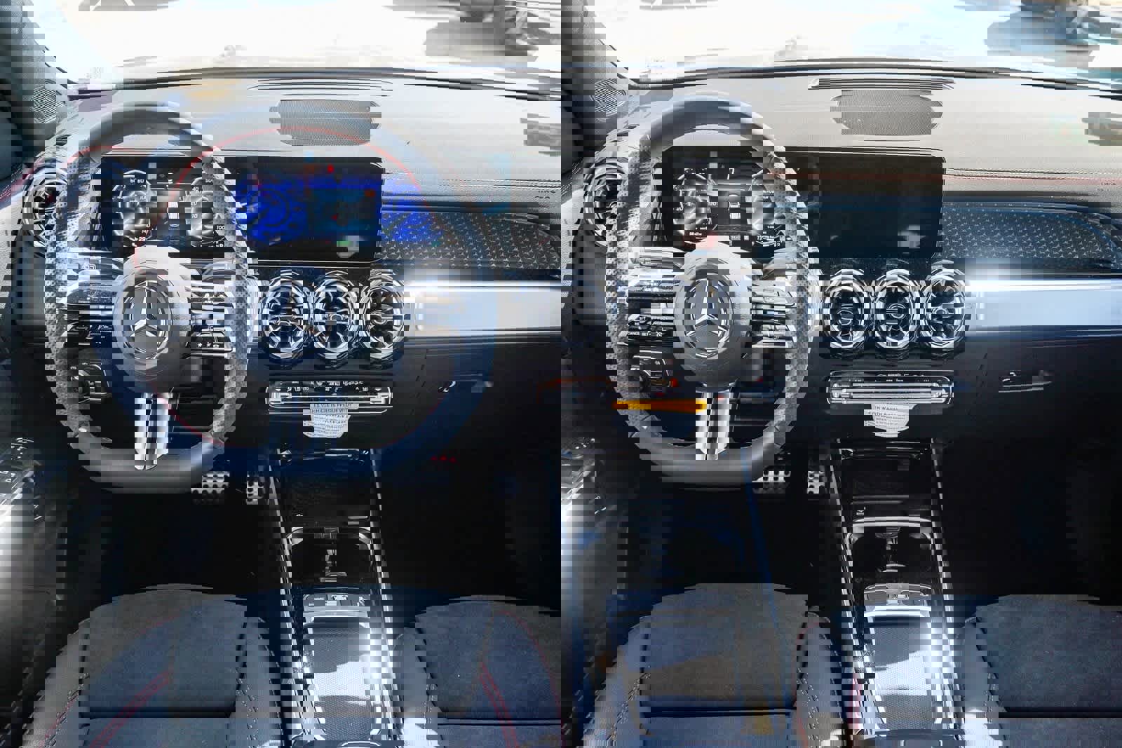 Used 2024 Mercedes-Benz EQB 300 4MATIC image 13