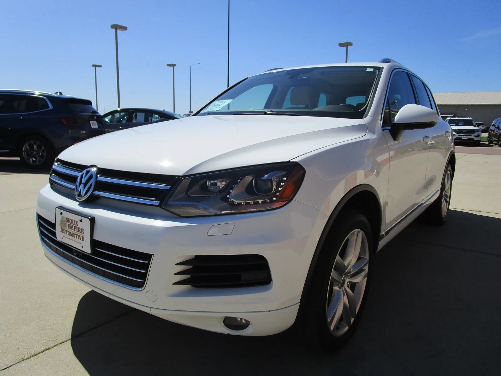 Used 2014 Volkswagen Touareg Executive AWD/4WD image 5
