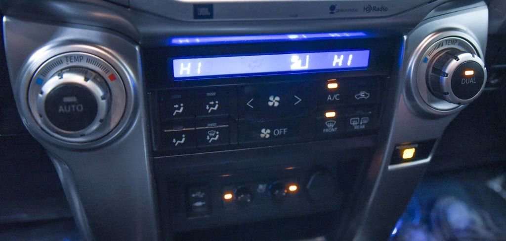 Used 2015 Toyota 4Runner Limited image 21