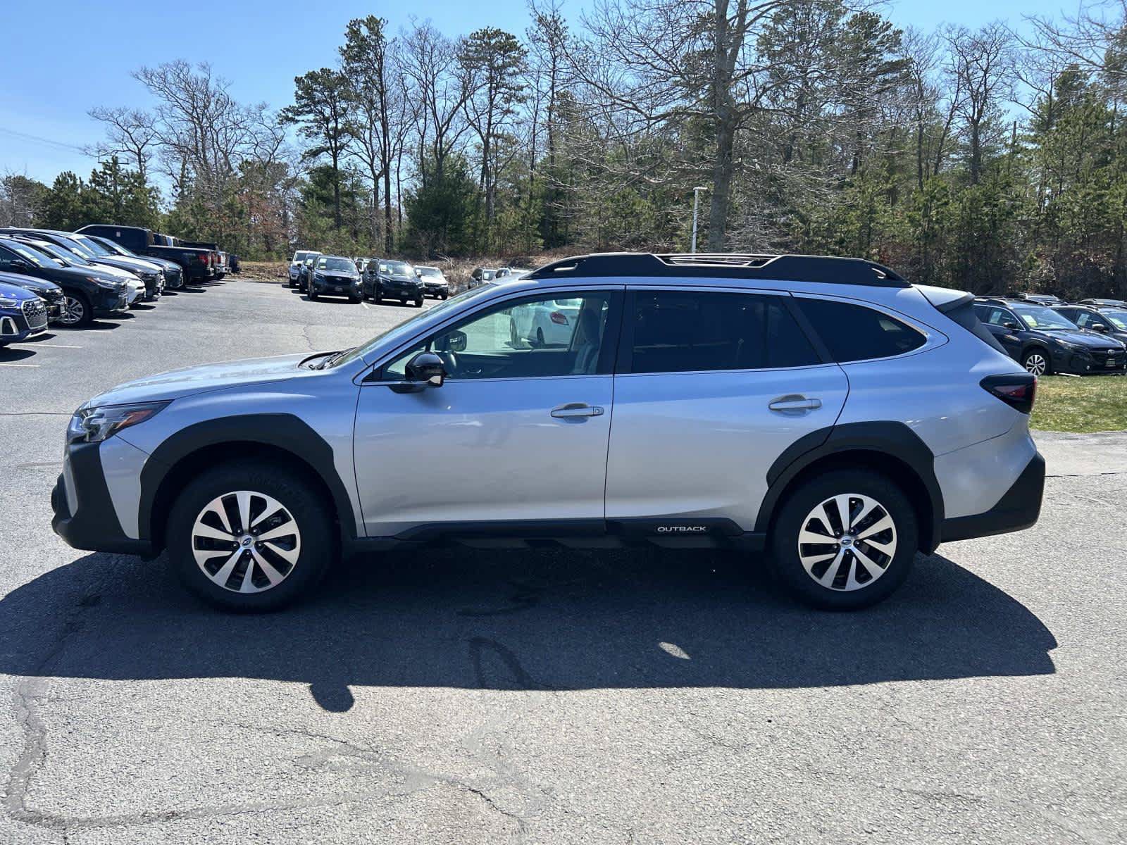 Used 2025 Subaru Outback Premium AWD/4WD image 3