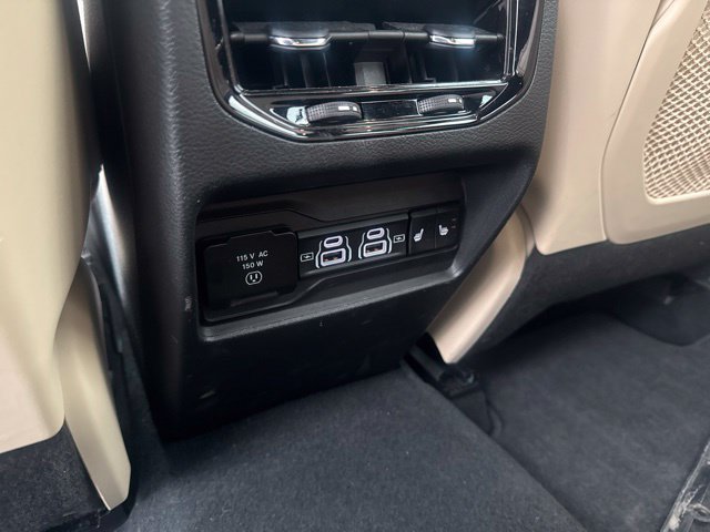 Used 2024 Jeep Grand Cherokee Limited AWD/4WD image 19