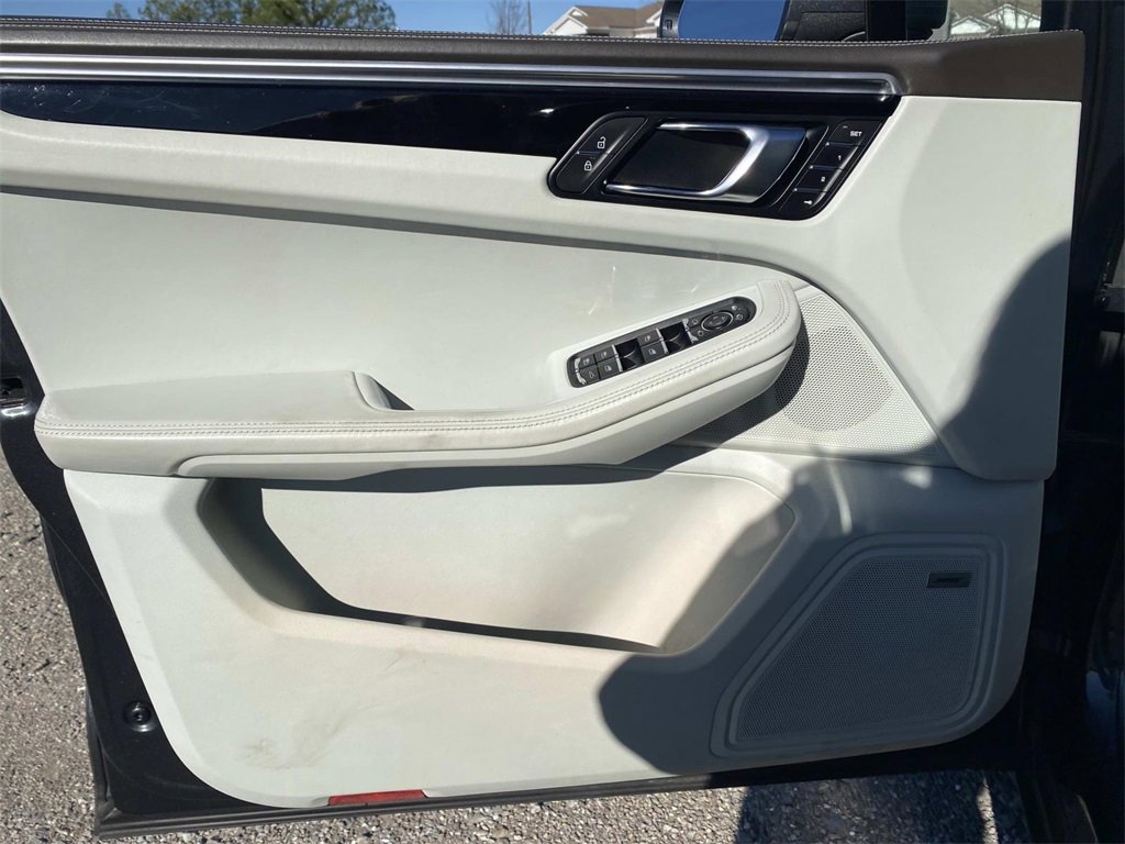 Used 2020 Porsche Macan S image 11