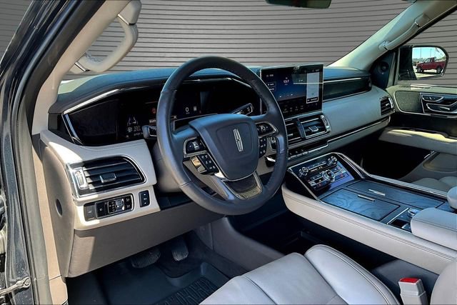 Used 2024 Lincoln Navigator Premiere AWD/4WD image 16