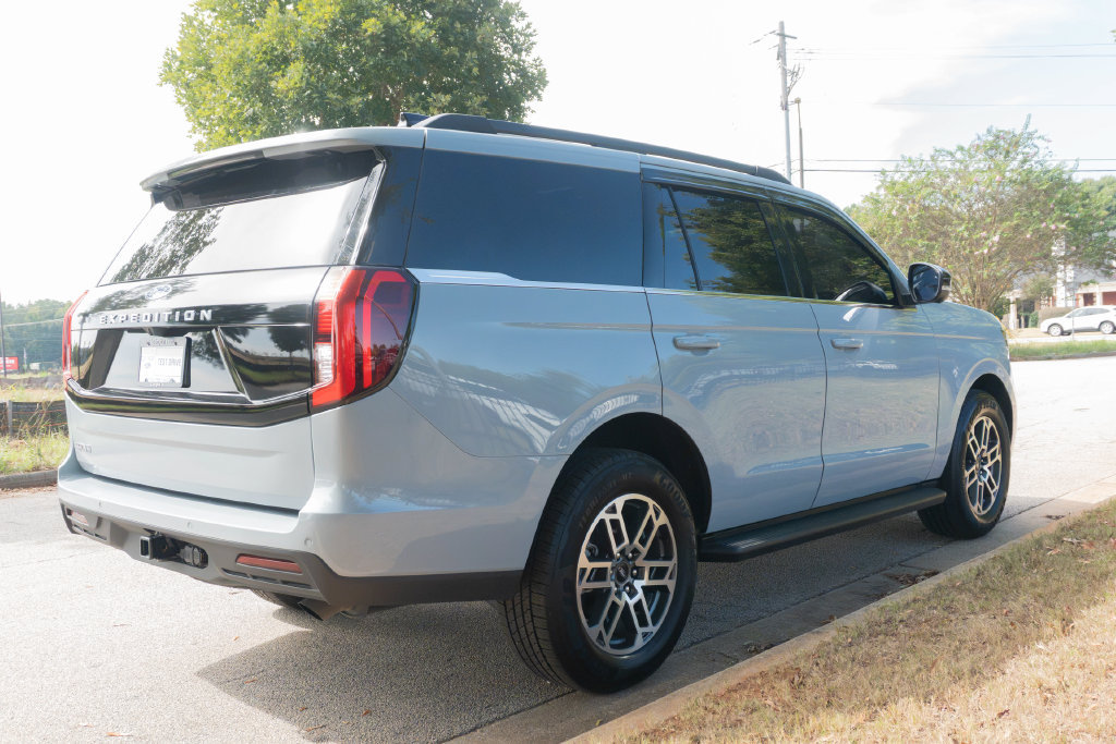 Used 2025 Ford Expedition Active RWD image 7