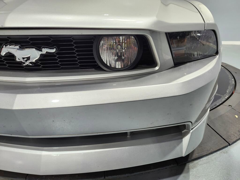Used 2010 Ford Mustang GT RWD image 13