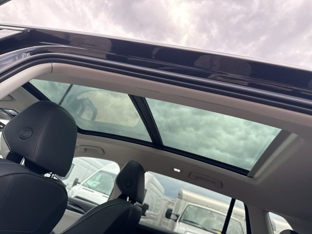 New 2025 Volkswagen Tiguan SE image 46