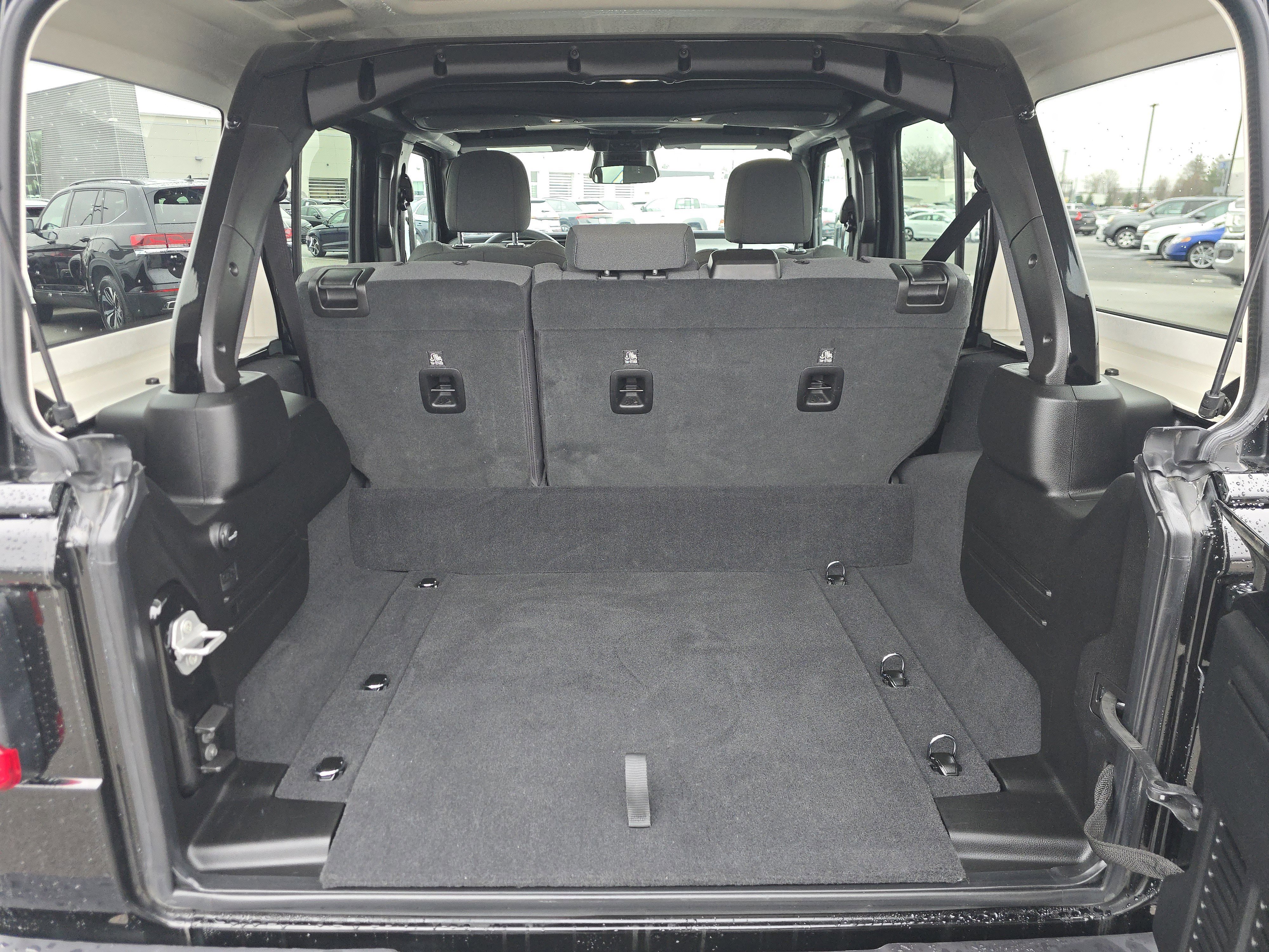 Used 2025 Jeep Wrangler Sahara image 14