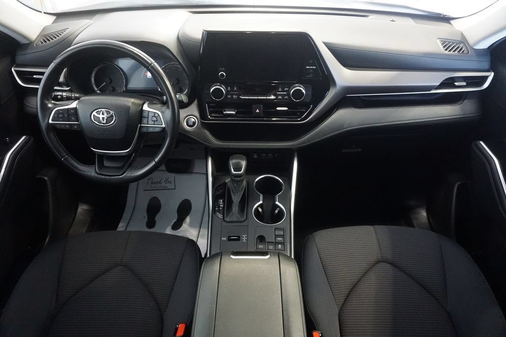 Certified 2024 Toyota Highlander LE FWD image 27
