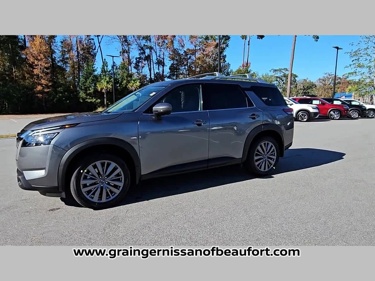 New 2025 Nissan Pathfinder SL w/ SL Premium Package FWD image 23