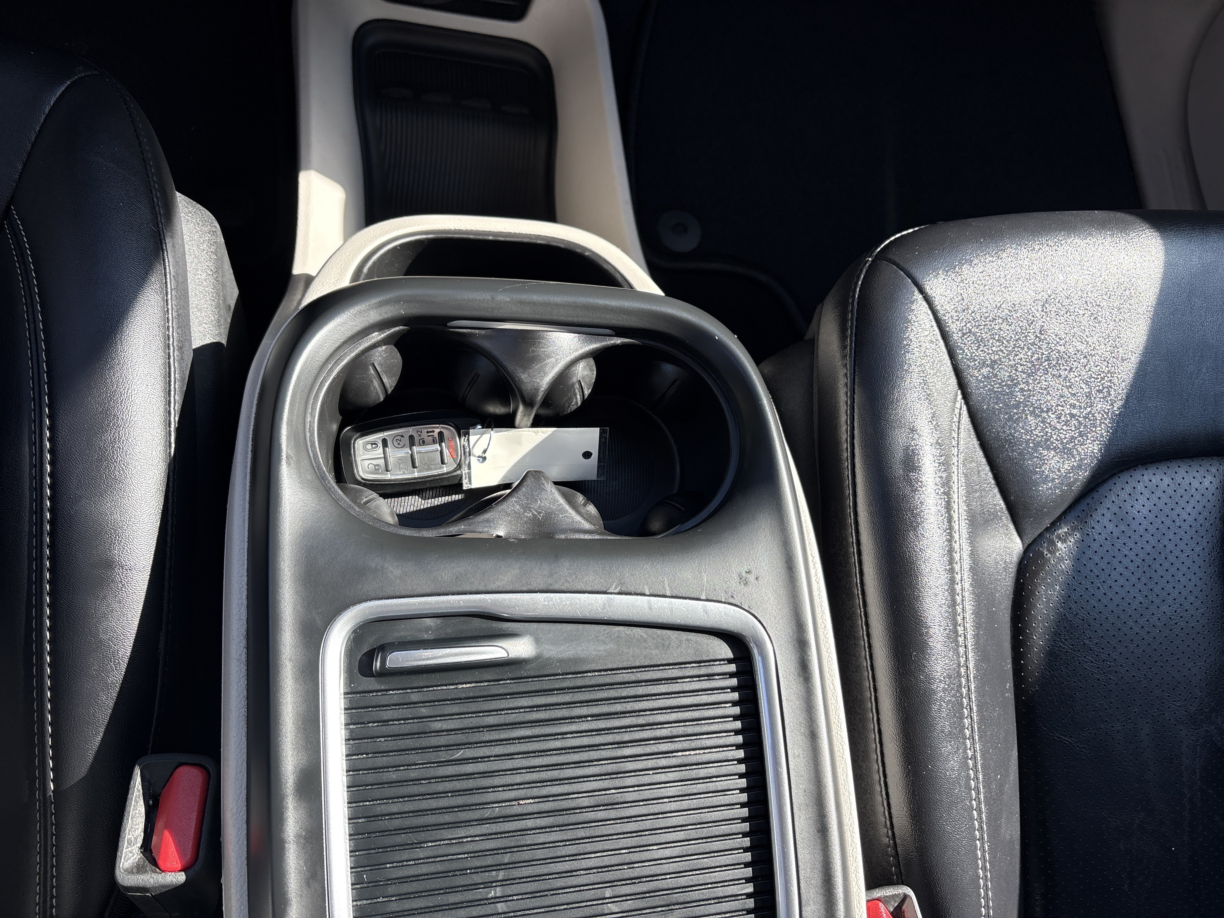 Used 2024 Chrysler Pacifica Touring-L FWD image 16
