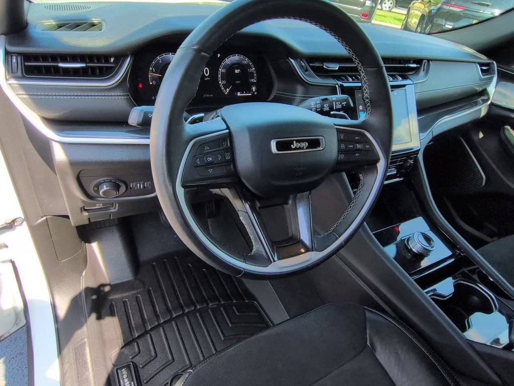 Used 2022 Jeep Grand Cherokee Altitude AWD/4WD image 2