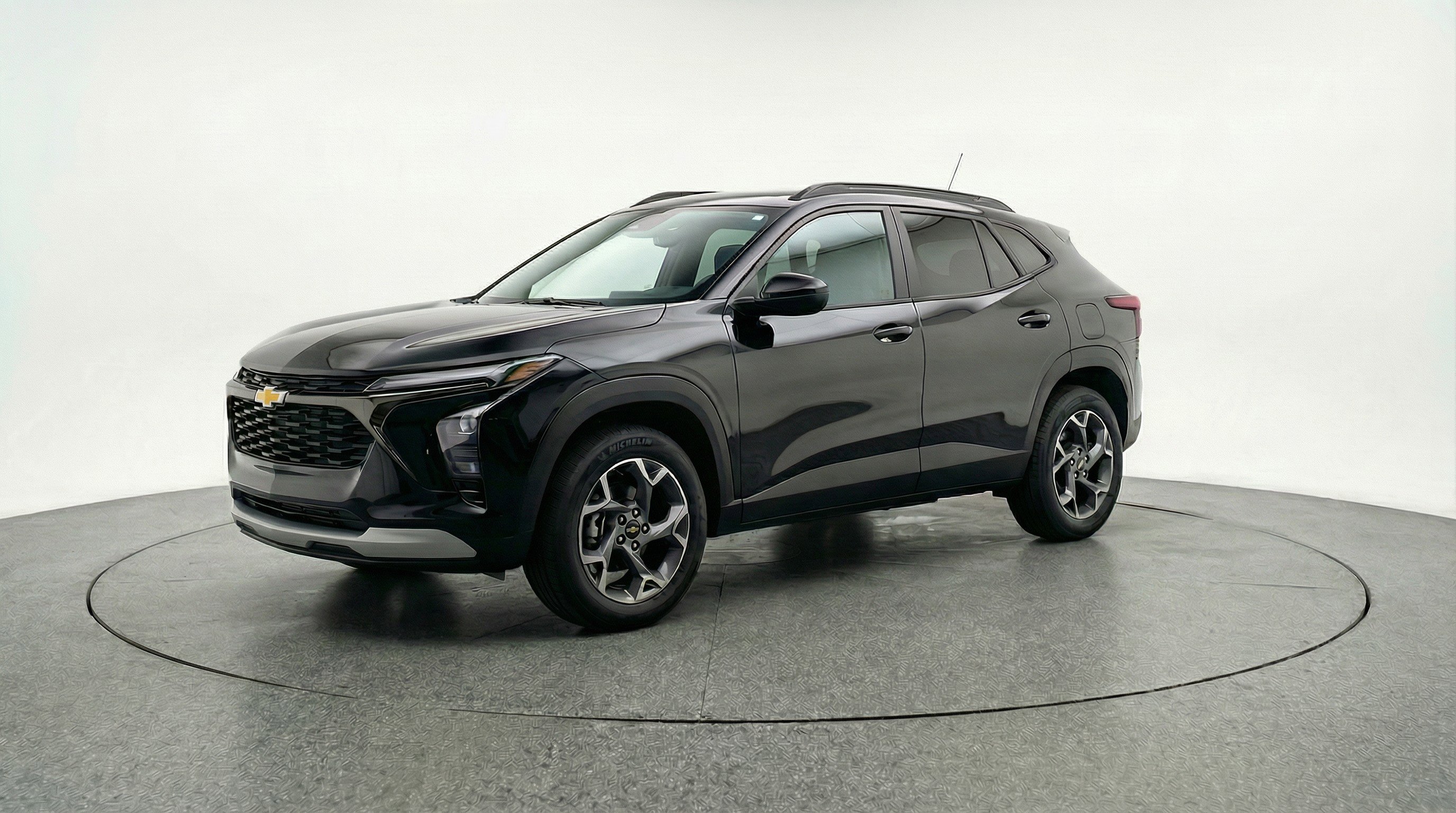 Used 2025 Chevrolet Trax LT w/ LT Convenience Package image 3