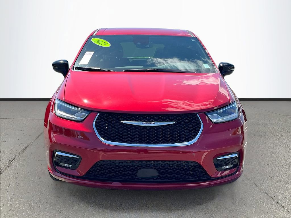 Certified 2025 Chrysler Pacifica Select image 2