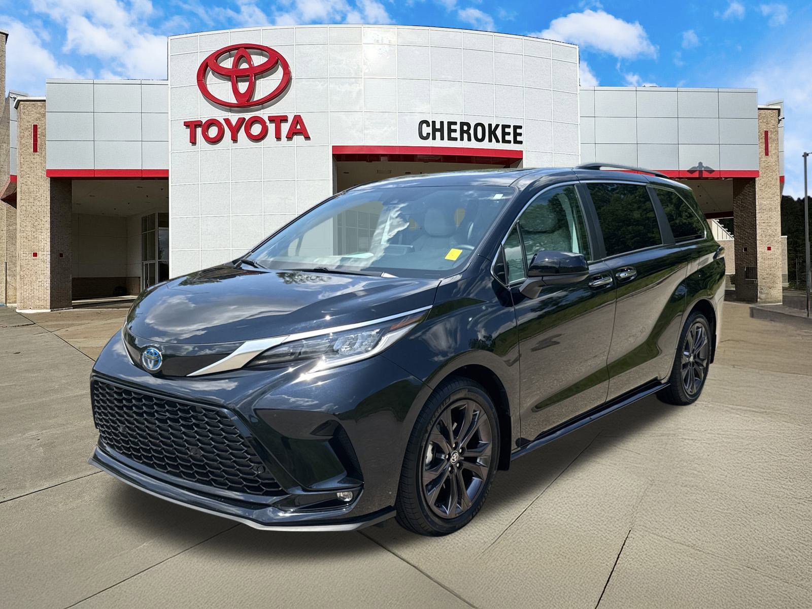 Used 2024 Toyota Sienna XSE w/ XSE Plus Package image 1