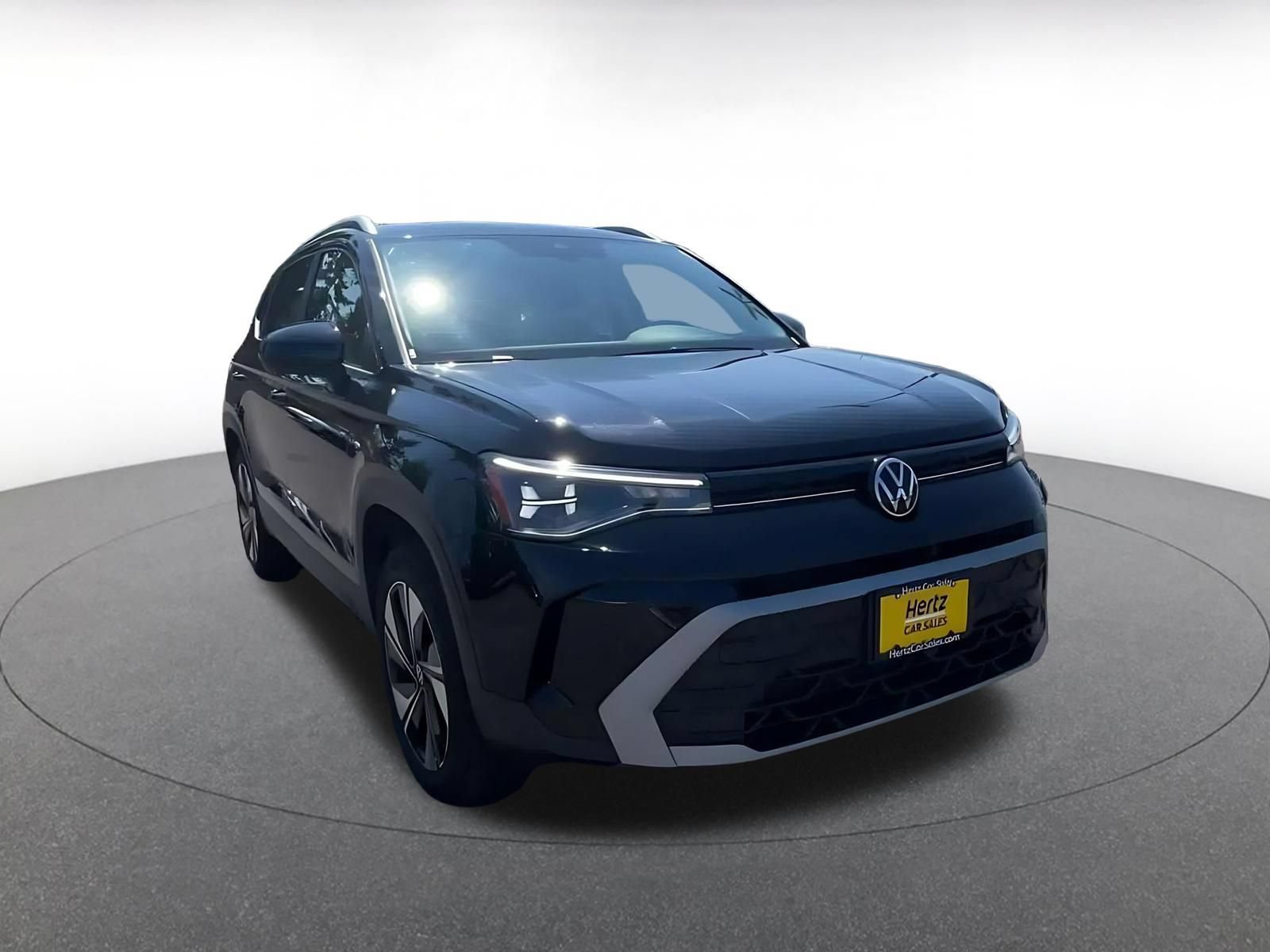 Used 2026 Volkswagen Taos SE AWD/4WD image 3