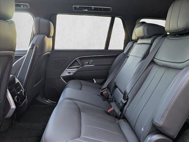 New 2026 Land Rover Range Rover Long Wheelbase SE image 16