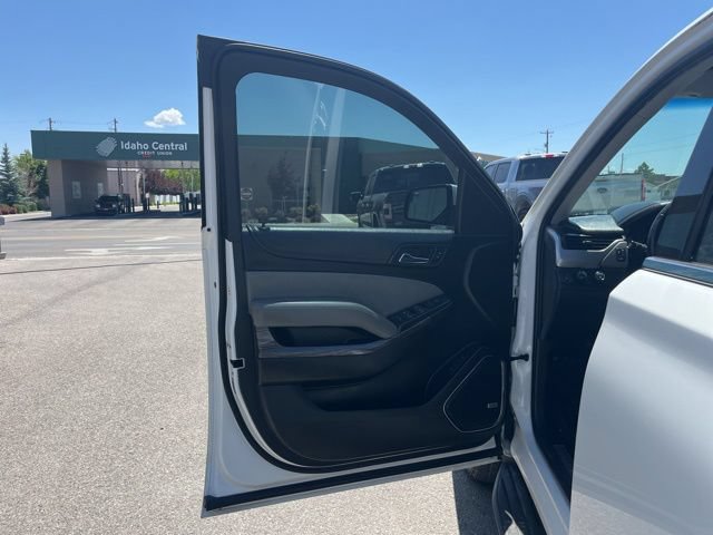 Used 2018 Chevrolet Suburban LT AWD/4WD image 32