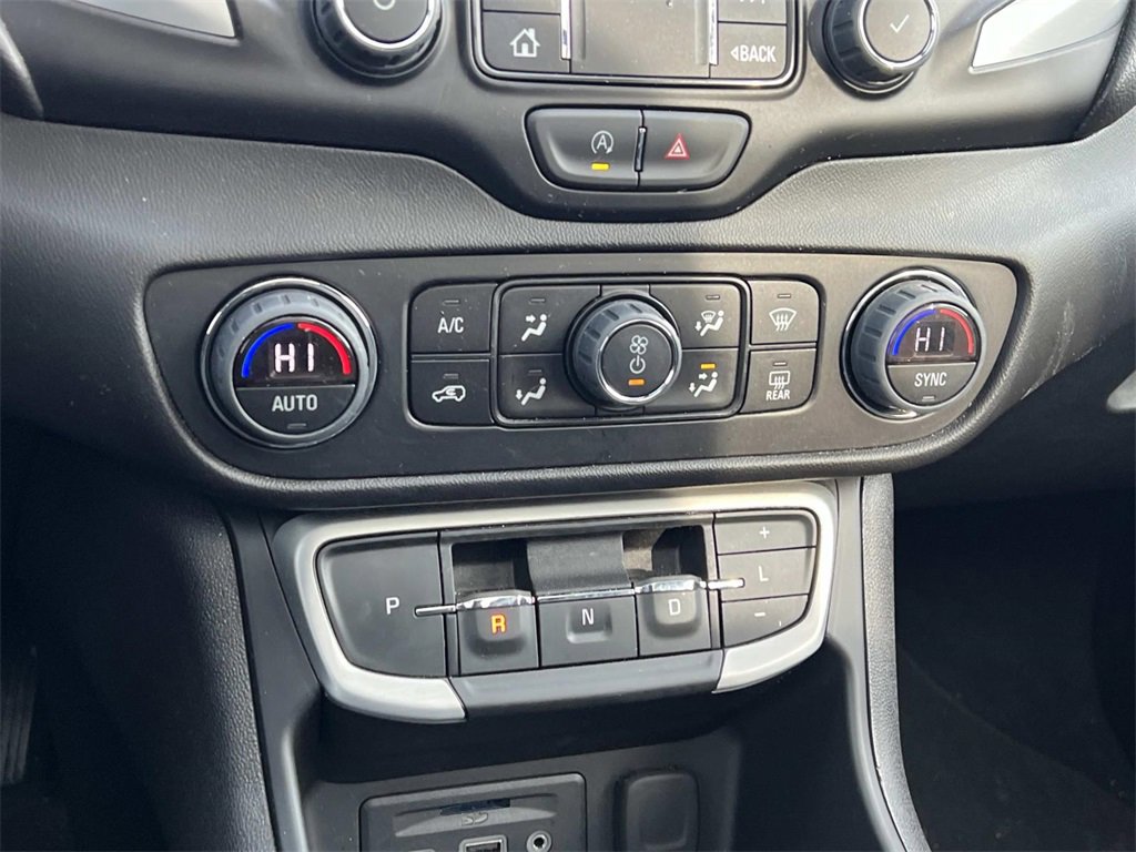 Used 2024 GMC Terrain SLT w/ Elevation Edition image 21