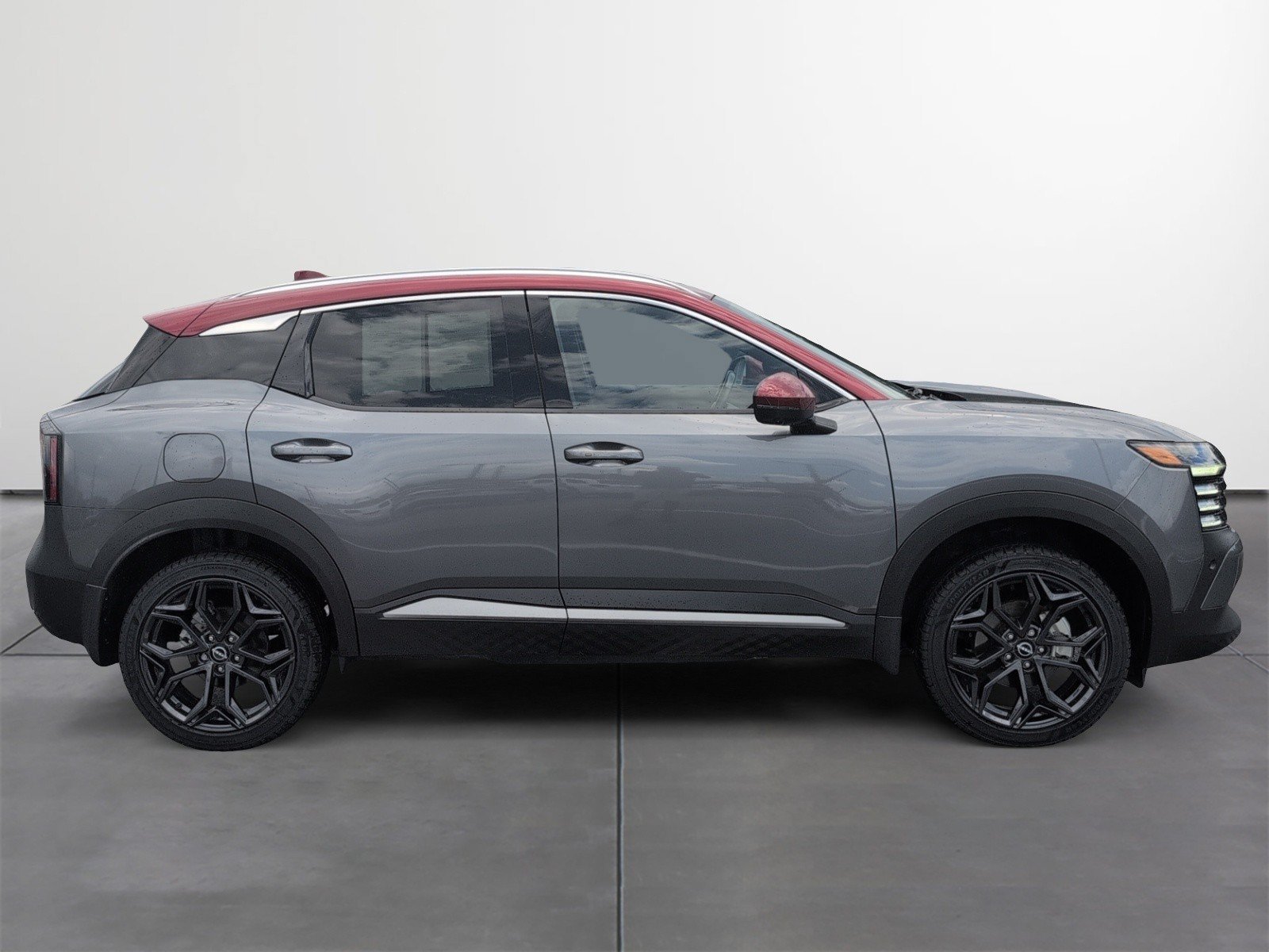 Used 2025 Nissan Kicks SR w/ SR Premium Package FWD image 6