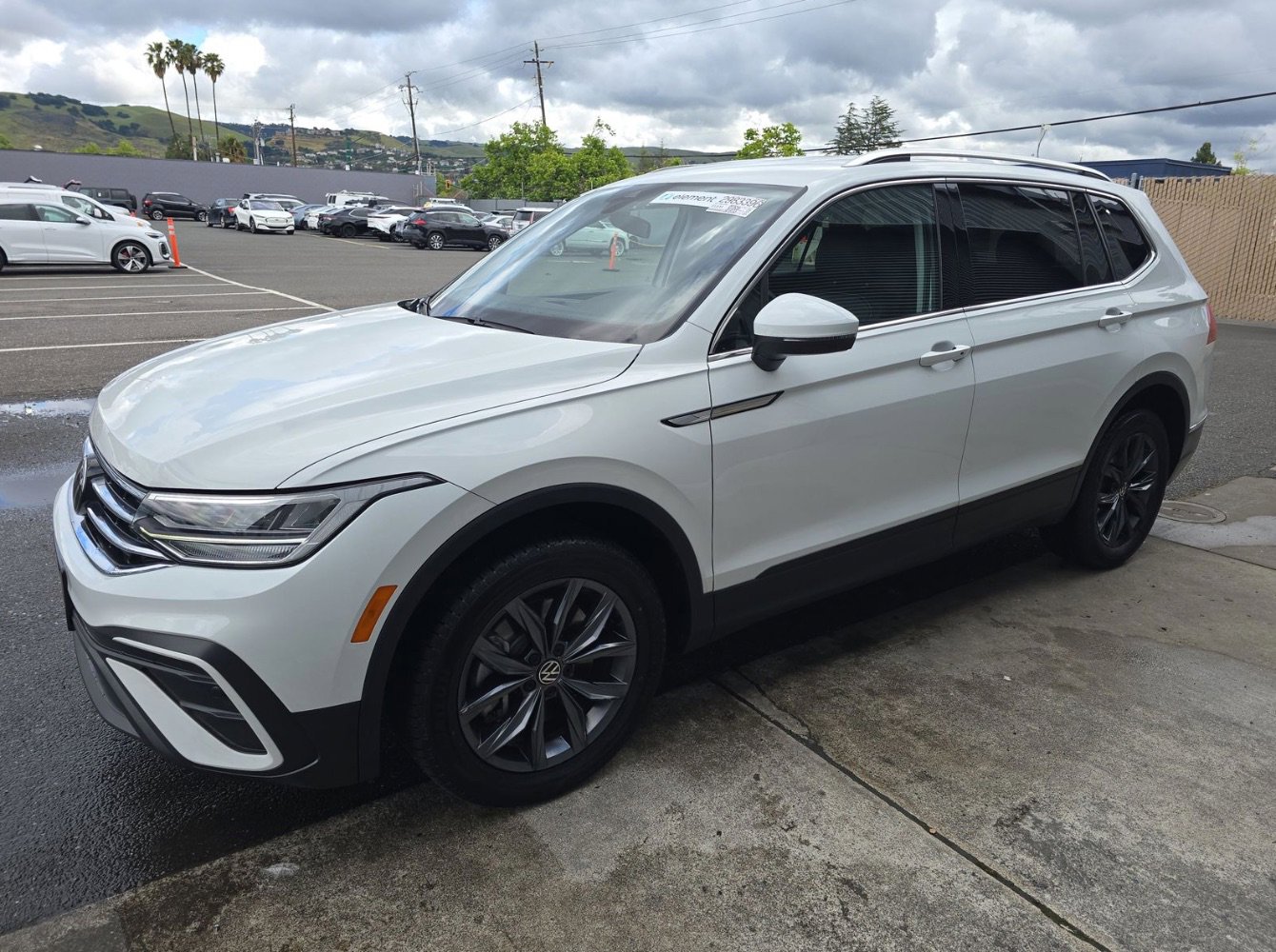 Used 2024 Volkswagen Tiguan SE AWD/4WD image 1