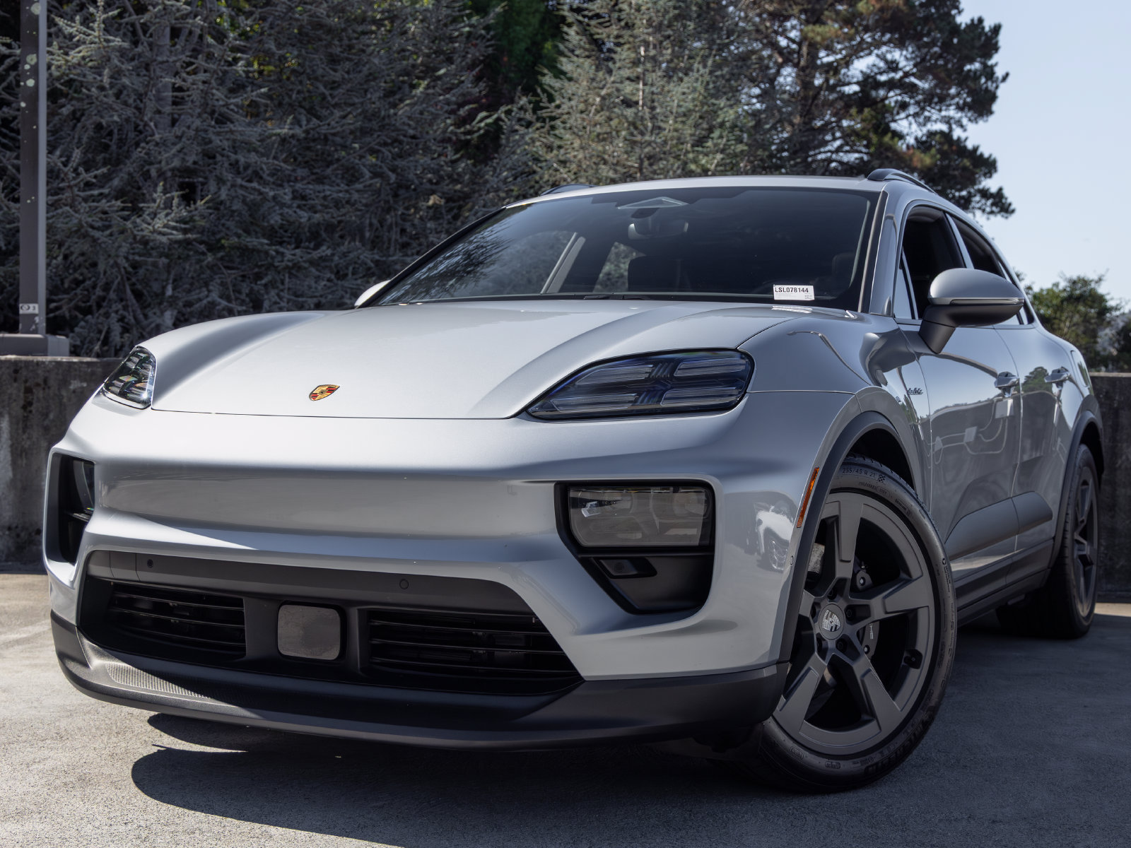Certified 2025 Porsche Macan Electric RWD image 7