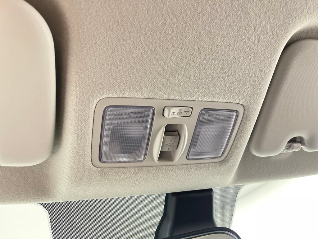 Certified 2025 Hyundai Venue SEL FWD image 32