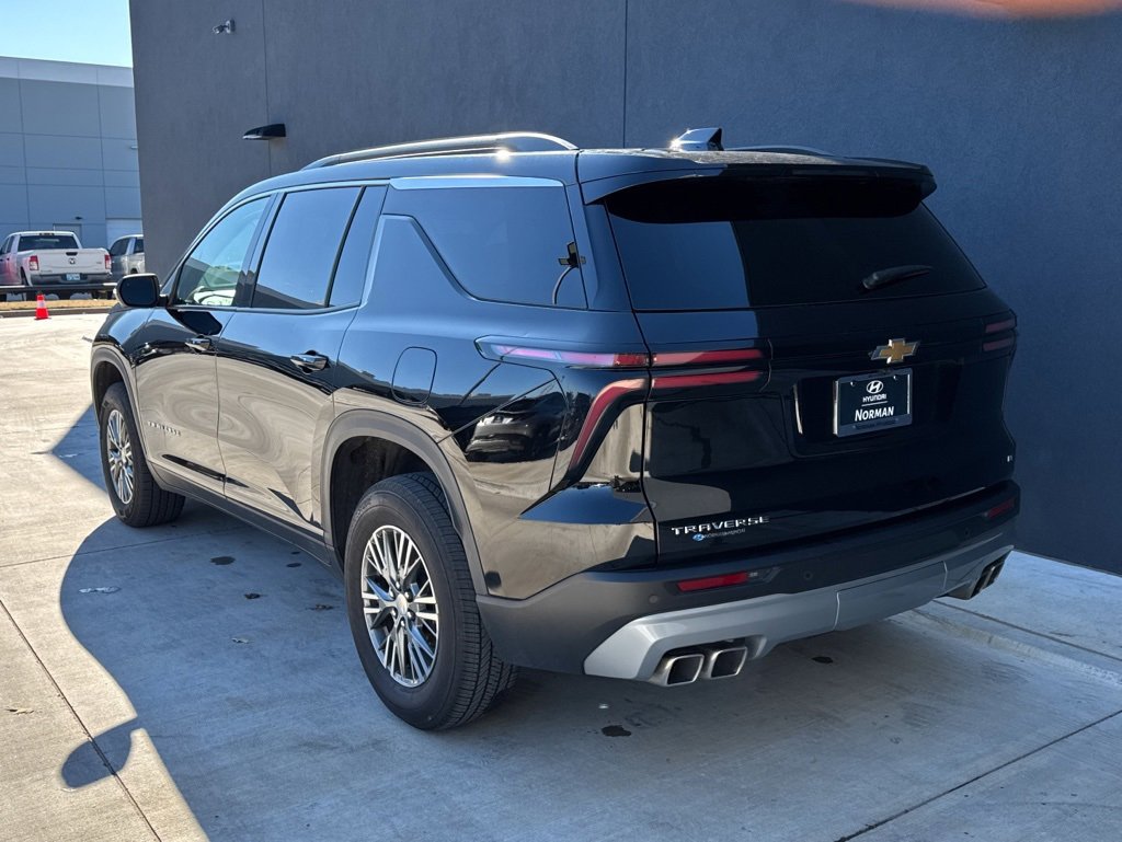 Used 2024 Chevrolet Traverse LT image 23