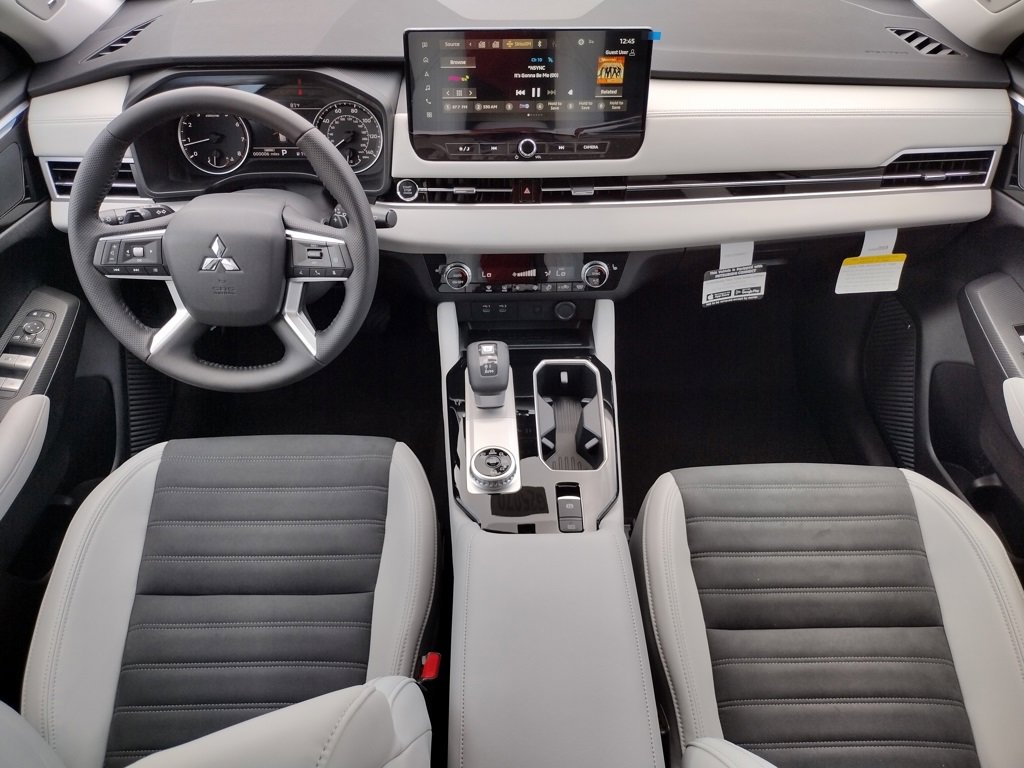 New 2025 Mitsubishi Outlander SE image 7