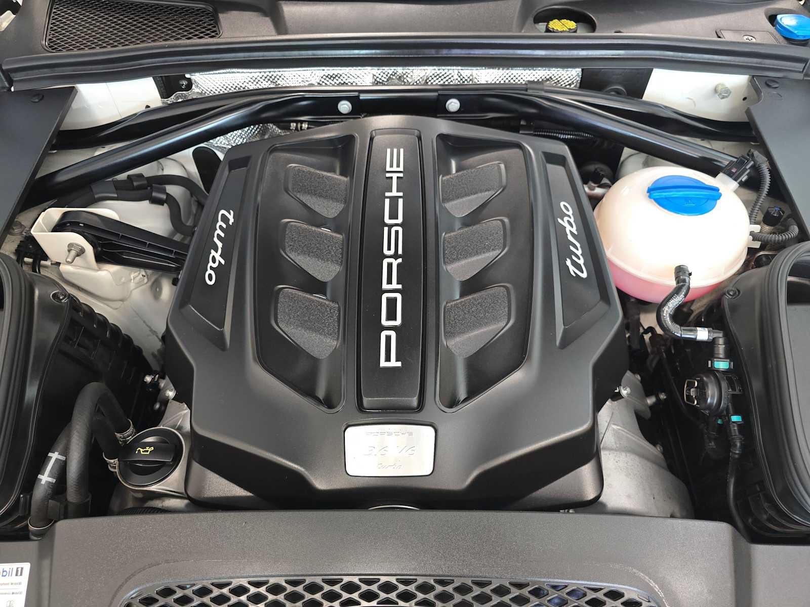 Used 2015 Porsche Macan Turbo AWD/4WD image 9