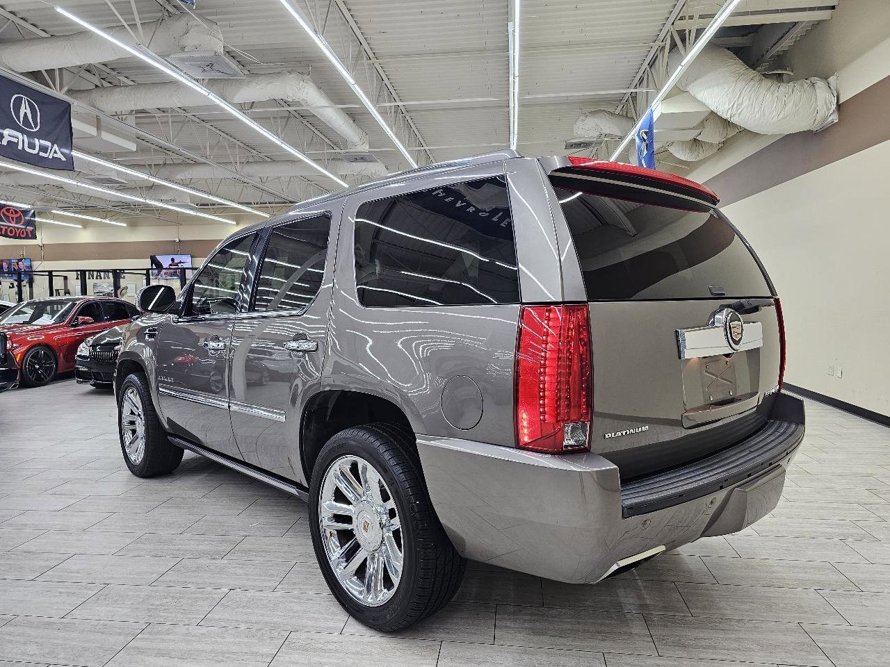 Used 2014 Cadillac Escalade Platinum AWD/4WD image 8