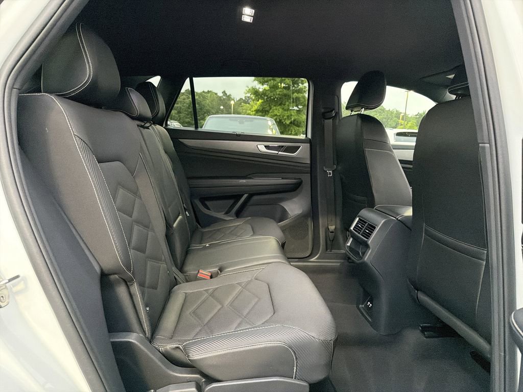 Used 2024 Volkswagen Atlas Cross Sport SE FWD image 16