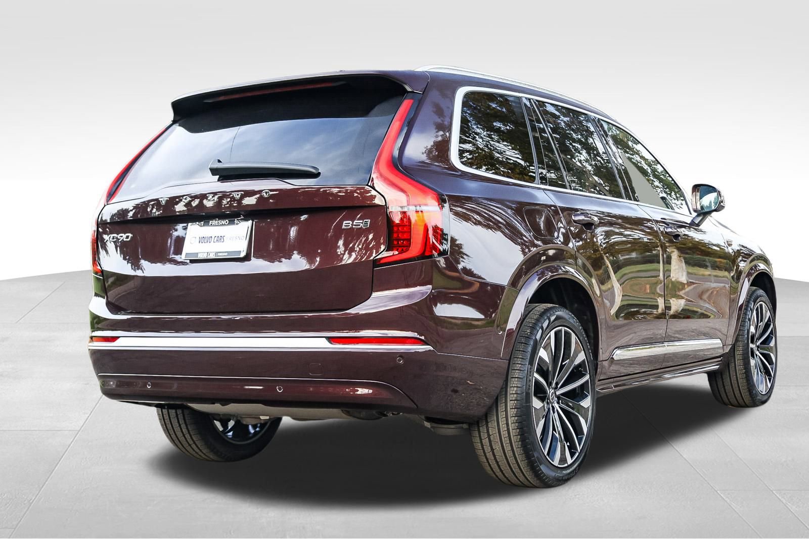New 2026 Volvo XC90 B5 Plus w/ Protection Package image 5